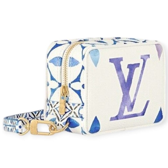 ⭐️Pending Sale⭐️NIB Giftable Louis Vuitton By The Pool Wapity Bag - Picture 4 of 7